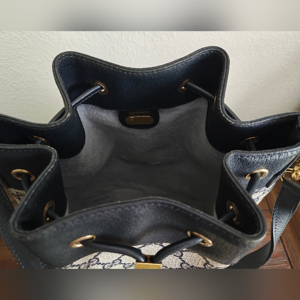 Vintage Gucci Blue Sherry Line Bucket Bag with Gold Hardware - Picture 13 of 13